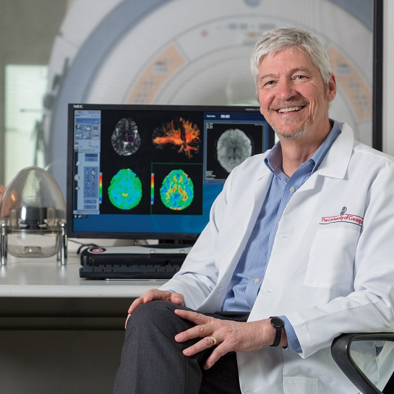 Steve Miller in front of MRI machine in Bio-imaging Research Center