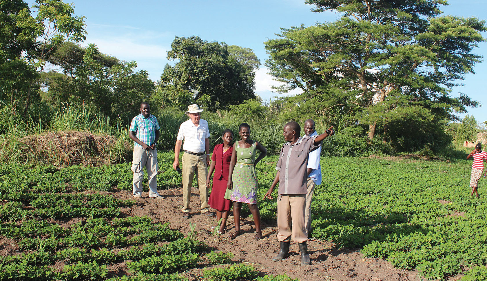 hoisington-david-touring-farm-uganda