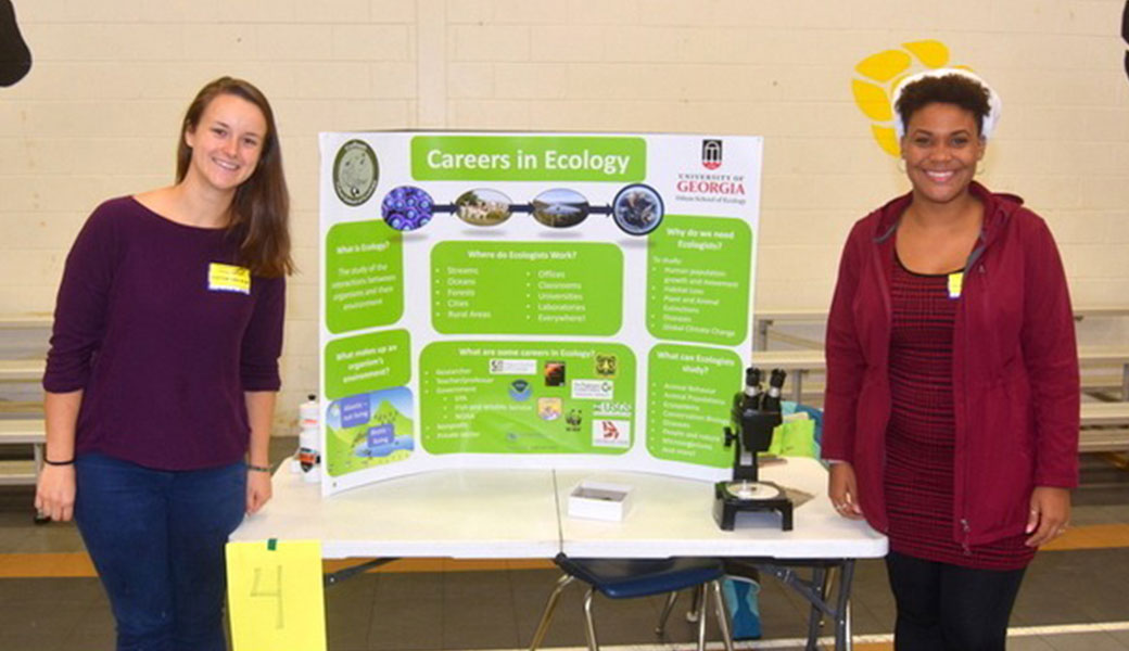 photo of UGA ecology students participating in EcoReach