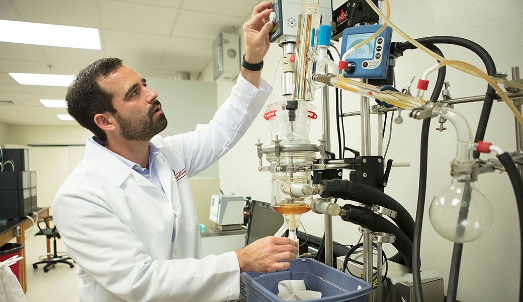 photo of UGA professor Jason Locklin in lab
