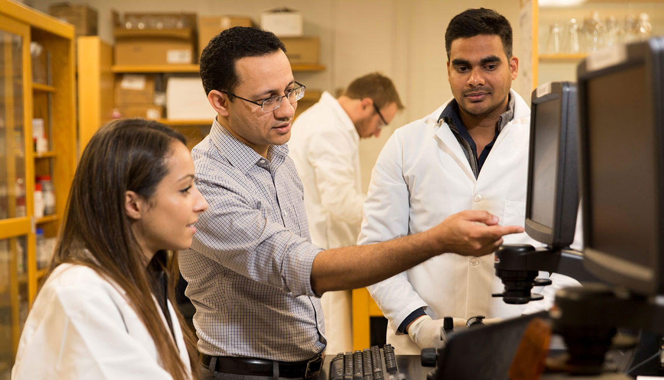 University of Georgia researcher Hitesh Handa working with students in laboratory