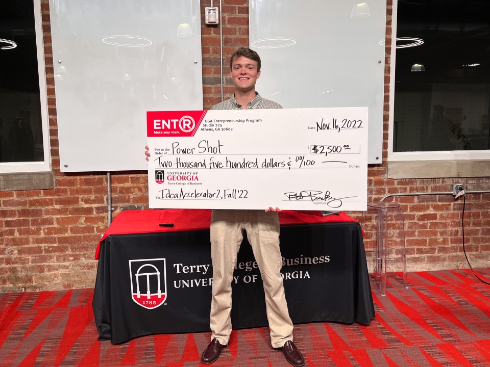 That was UGA management information systems and finance student Charlie Gaddy’s inspiration for Power Shot — the mobile phone charging solution that wowed UGA Entrepreneurship Program Idea Accelerator judges.