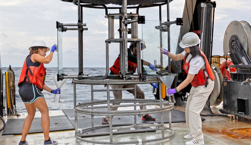 Researchers aboard UD’s Research Vessel Hugh R. Sharp working with a Rosette sampler. Photo by Audrey Tong