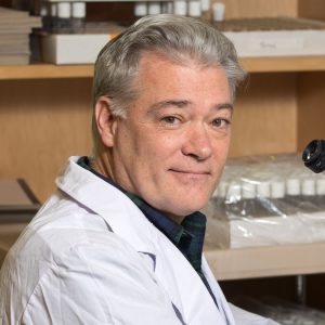 Portrait of Michael Tiemeyer in lab